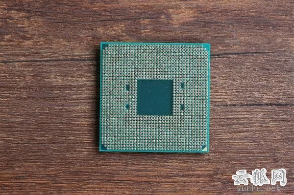 AMD锐龙Ryzen7 2700X盒装自带CPU散热器吗？自带散热器够用吗？