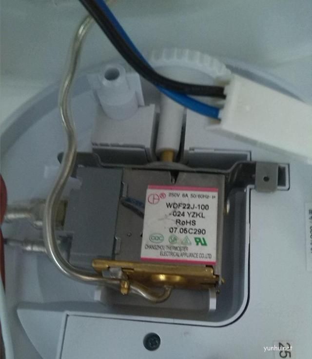 老妈抱怨家里冰箱不停机，嗡嗡直响，担心出事！维修师傅道出真相