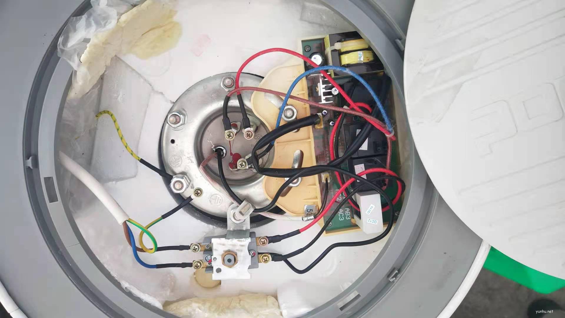 这台电热水器让客户哭笑不得 已经有三个师傅修不好了 我压力太大了