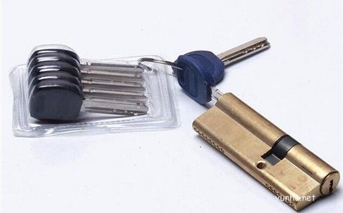 锁芯不好开用什么润滑?两种润滑方式任选